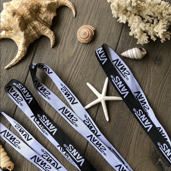 🔥FREE🔥 with large bundle - Picture 2 of 4